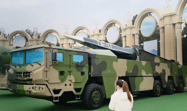 Китай готує до бойового чергування ракету DF-17, яку існуючі системи ППО не здатні перехопити